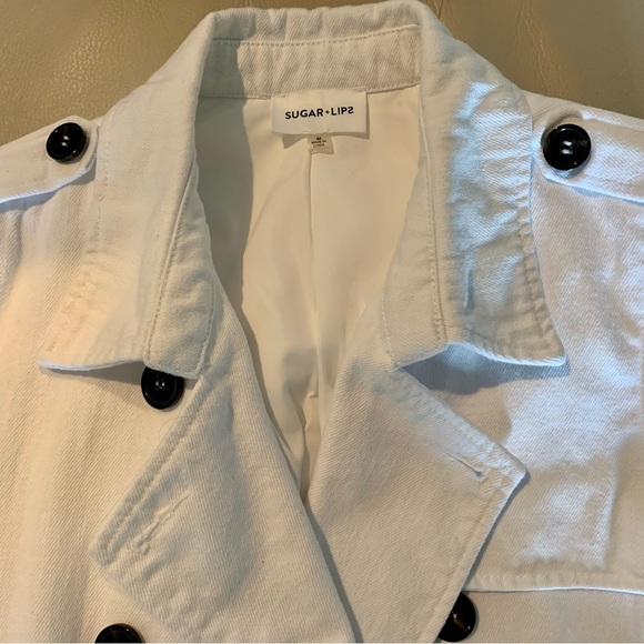 LN WHITE DENIM TRENCH. LAYER W/BLACK TOP UNDERNEATH & BLACK BOOTS OR HEELS💃🏿 - Picture 6 of 9